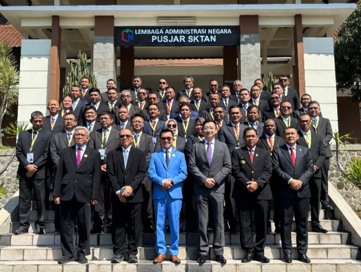Sekretaris Daerah (Sekda) Aceh, Muhammad Nasir, mengikuti Pelatihan Kepemimpinan Nasional (PKN) Tingkat I Angkatan LXVIII Tahun 2026 yang diselenggarakan oleh Lembaga Administrasi Negara Republik Indonesia. Pelatihan yang berlangsung di Kota Sumedang, Jawa Barat, itu dibuka oleh Kepala Lembaga Administrasi Negara (LAN) Dr. Muhammad Taufiq, DEA, pada Senin (29/6/2026). Foto: Humas Aceh